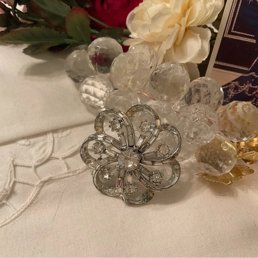 BEAUTIFUL VINTAGE 1950’s SIGNED CORO CLEAR CRYSTAL PIN/BROOCH - Picture 4 of 10